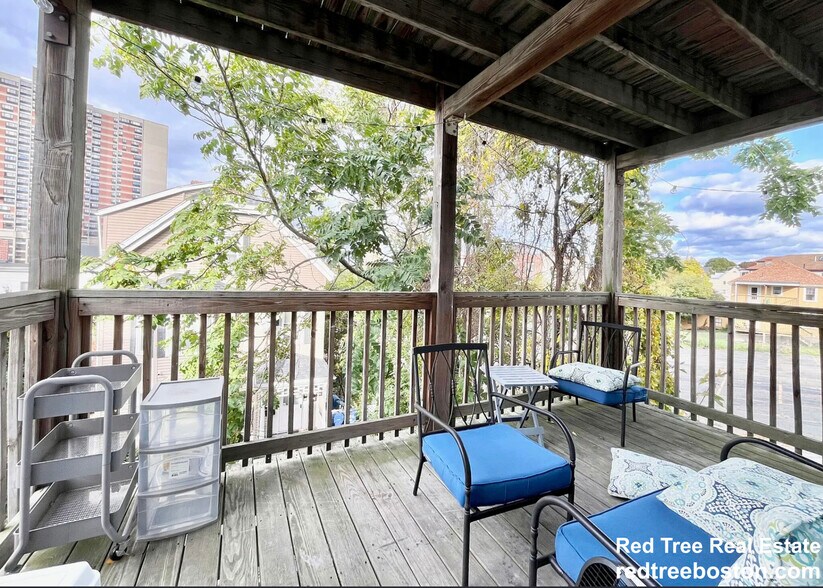 Building Photo - 203 Hillside St