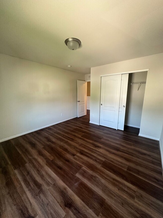 Building Photo - Spacious 4-Bedroom Home – Available Now!