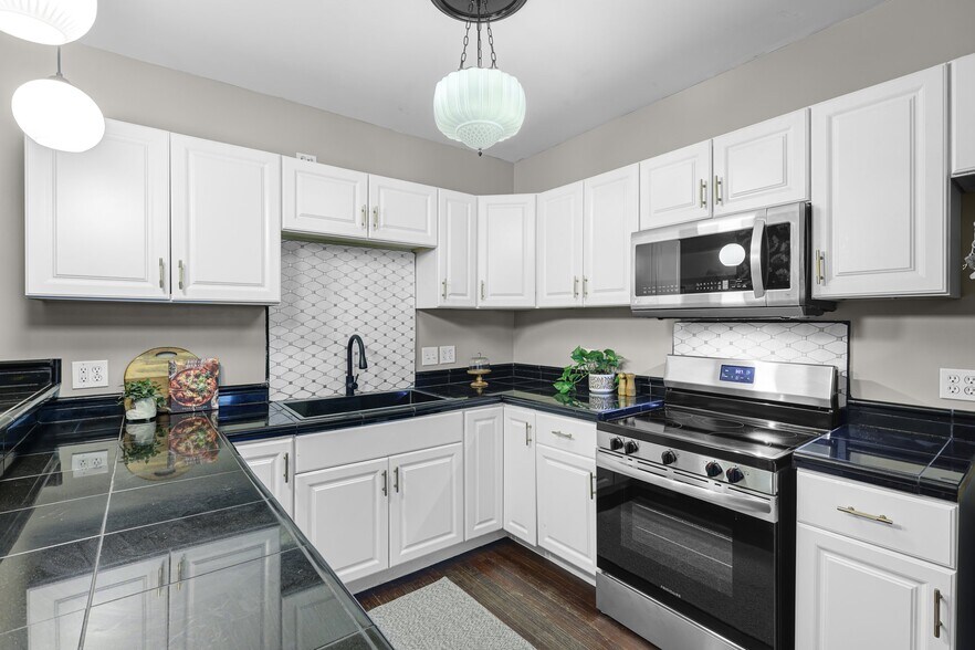 Building Photo - 3335 Salena St