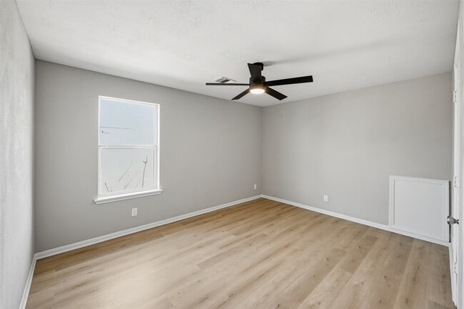 Building Photo - 10922 Woodwind Shadows Dr