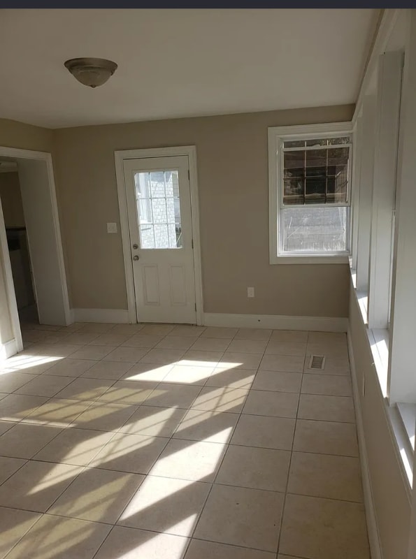 Building Photo - 3119 Eastwood Dr