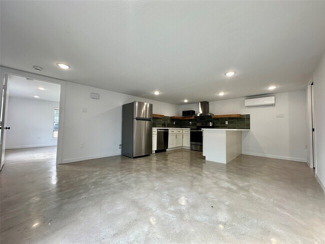 Building Photo - 808 Oakhurst St