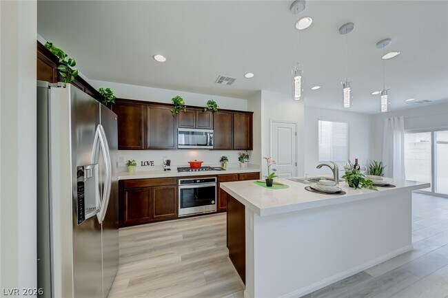 Building Photo - 1110 Cactus Needle Ave