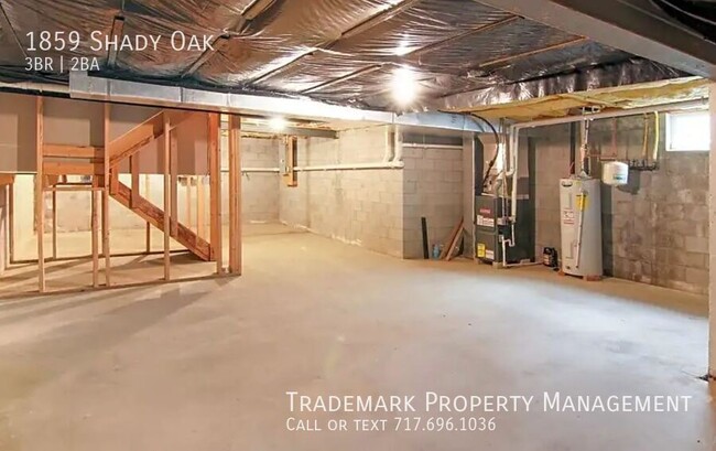 Building Photo - Spacious End of Row Town Home