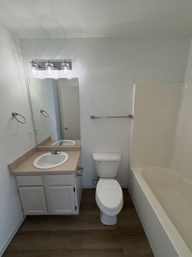 Building Photo - 601 Cedarbrook Ct