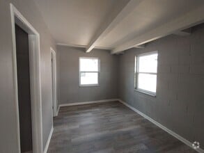 Building Photo - $695 -  2 bed 1 bath Duplex - Located in t...