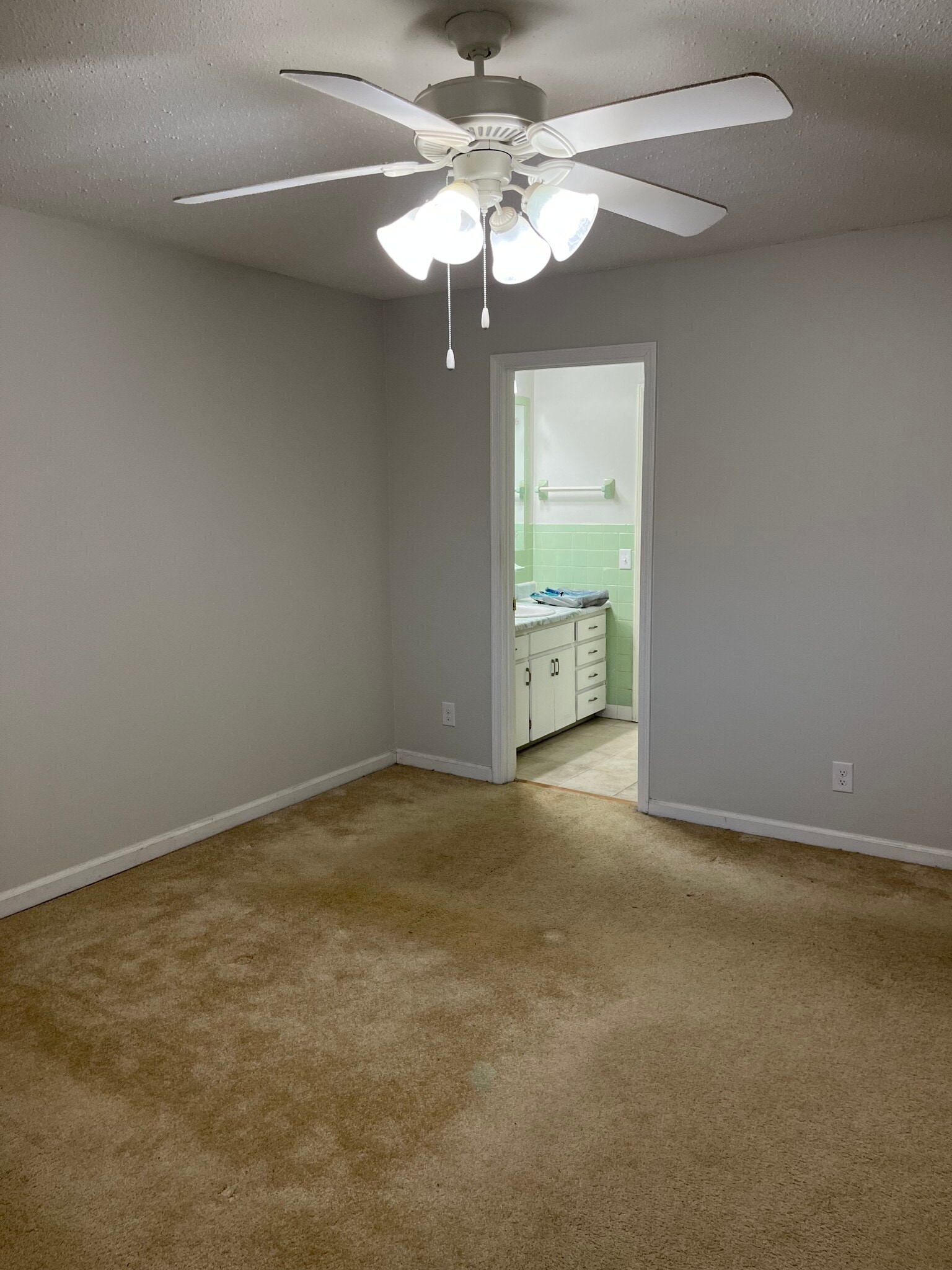 Building Photo - 611 E Mountcastle Dr