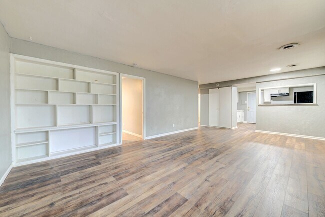 Building Photo - Charming 3-Bedroom Home in a Convenient St. Louis Location!