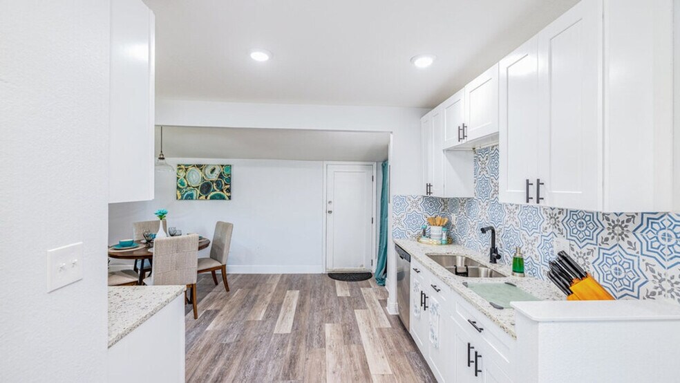 Building Photo - 1610 N Goldenrod Rd