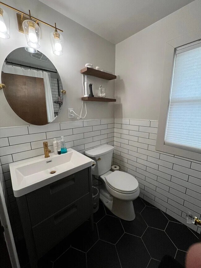 Building Photo - 111 Clara Pl