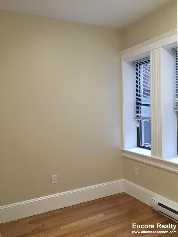 Building Photo - 887 Huntington Ave