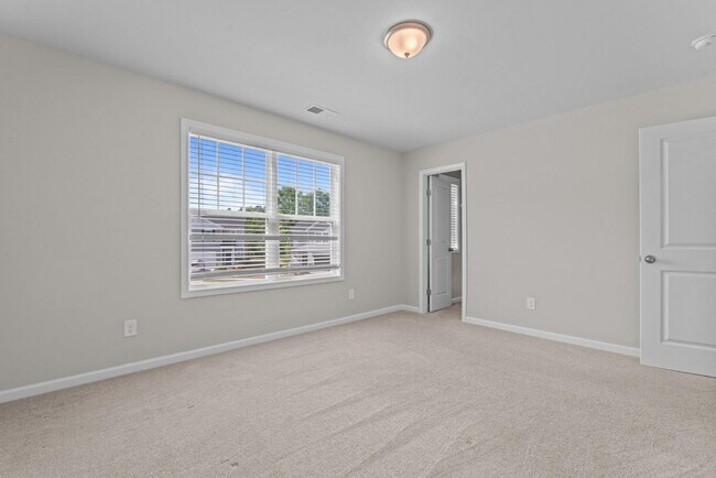 Building Photo - 205 Abercorn Wy