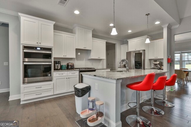 Building Photo - 405 Lakeview Way