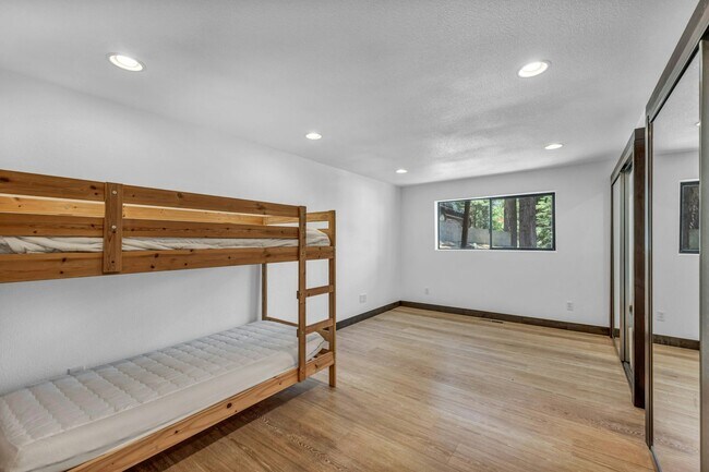 Building Photo - 638 N Martin Dr