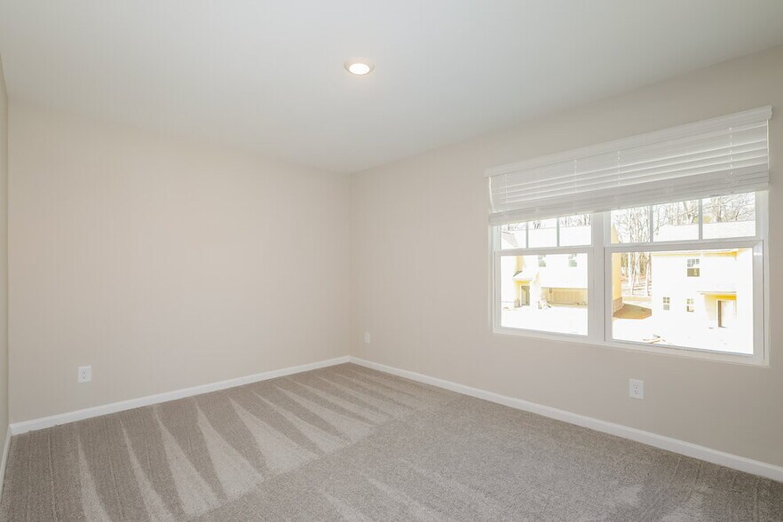 Building Photo - 637 Knightsbridge Ln