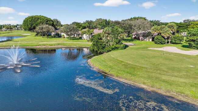 Building Photo - 5152 Golfview Ct