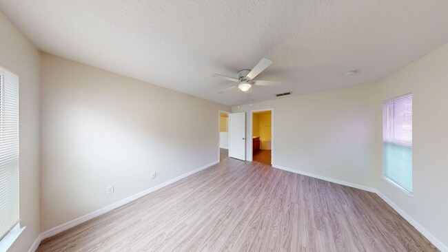 Building Photo - Beautiful 4Bed/ 2Bath Home in Doral Pointe...