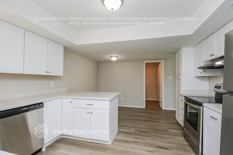 Building Photo - 6744 S Lakeshore Dr