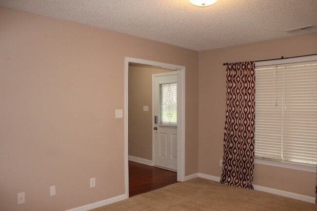 Building Photo - Staff Favorite.