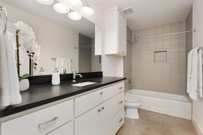 Building Photo - 4 Exposition Blvd