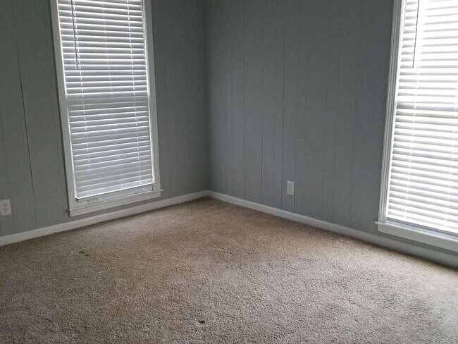 Building Photo - 4077 Linda Ln SW