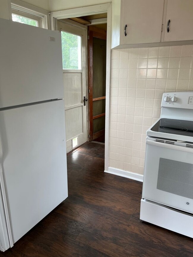 Building Photo - 310 SE 6th St