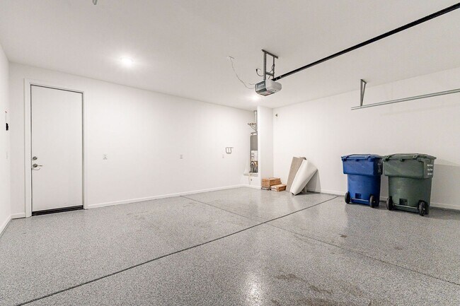 Building Photo - Pending/ Rented - New Mattamy Home!
