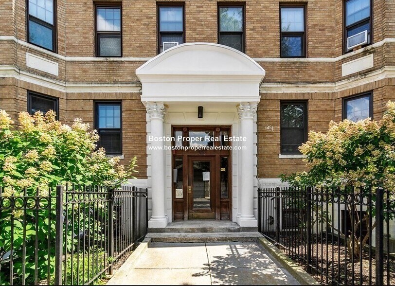 Building Photo - 60 Queensberry St