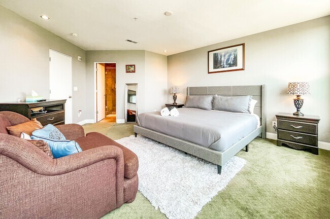 Building Photo - 287 E Fountain Blvd