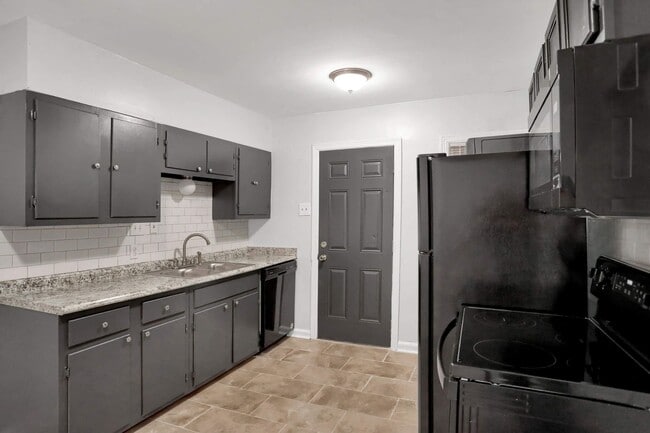 Building Photo - Sherwood Forest Living / 810 sqft / Monitored Alarm