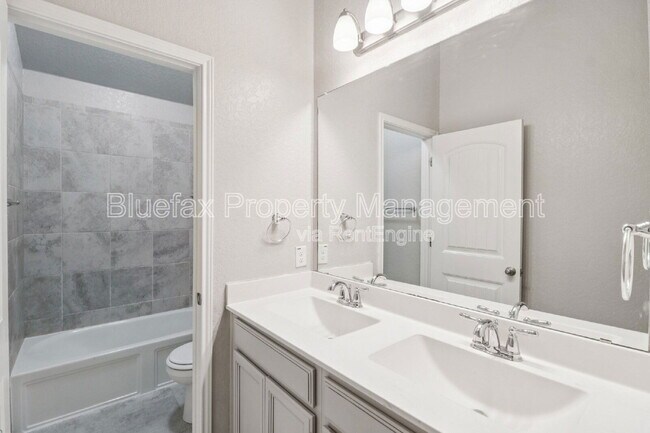 Building Photo - 13840 Tribeca