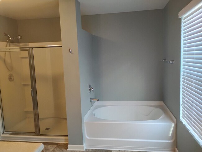 Building Photo - Luxury Feel. Modern Design. 4BR/2.5BA Home