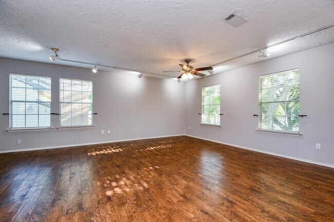 Building Photo - 1218 Briarmead Dr