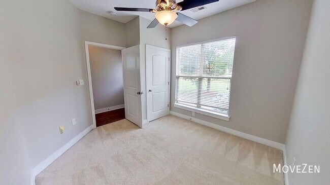 Building Photo - 827 Seigle Point Dr