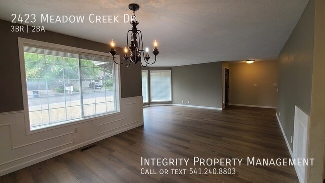 Building Photo - 2423 Meadow Creek Dr