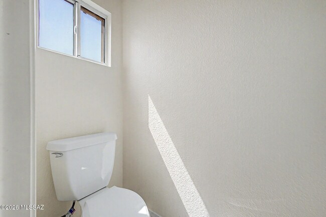 Building Photo - 2656 W Mountain Heights Ct
