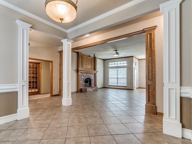 Building Photo - Stunning Open-Concept Home with Luxury Primary Suite & Outdoor Living