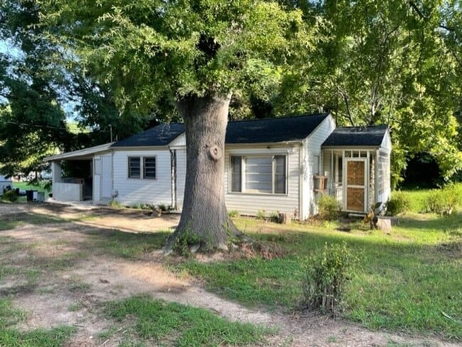 Building Photo - Adorable 2 bedroom 1 bath home . Located i...
