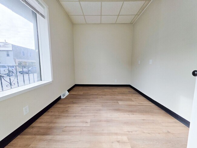 Building Photo - 135 E Main St