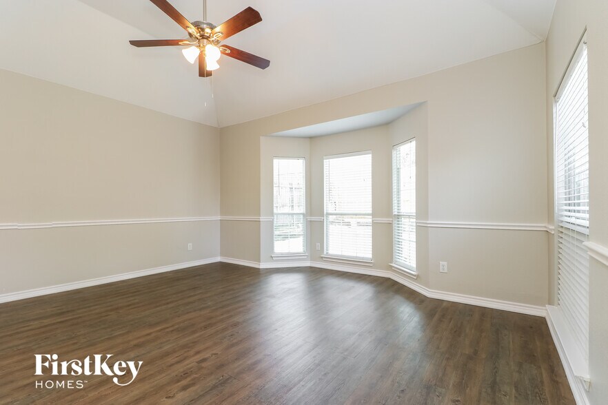 Building Photo - 5005 Portview Dr