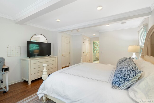 Building Photo - 44 Midhampton Ave