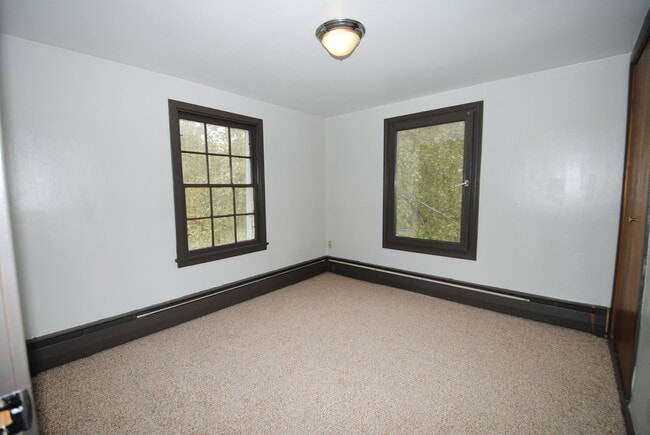 Building Photo - 2 Bed 1 Bath in Great Location!