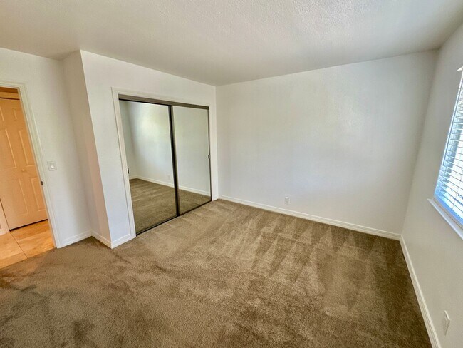 Building Photo - Remodeled Condo Near Transit