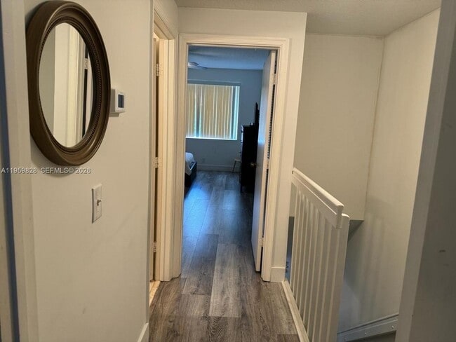 Building Photo - 20 Key W Ct