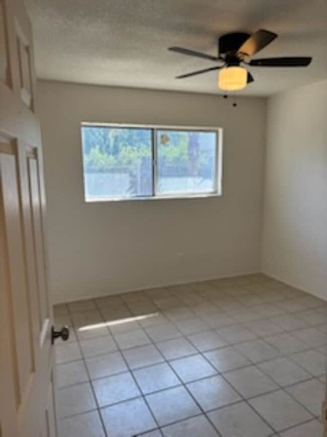 Building Photo - Move In ready Oildale 1 Bd 1 Ba