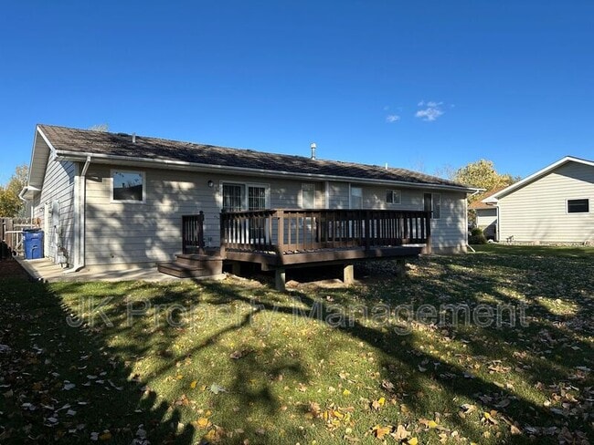Building Photo - 608 Swan Ct