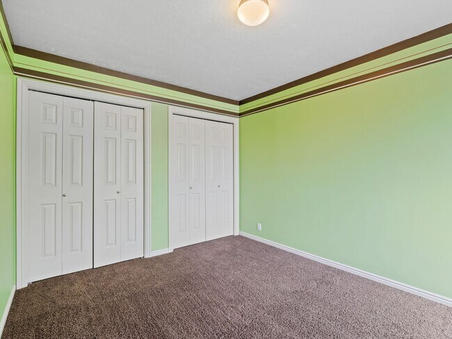 Building Photo - Spacious 5-Bedroom Home for Rent in Sandy, UT