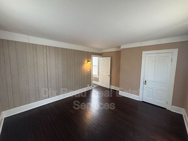 Building Photo - 332 Hudson Ave