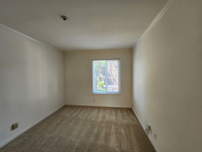 Building Photo - Redwood city townhouse