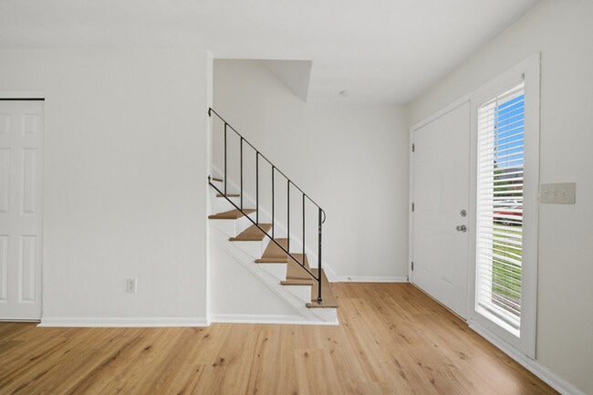 Building Photo - 3321 Rainier Ct